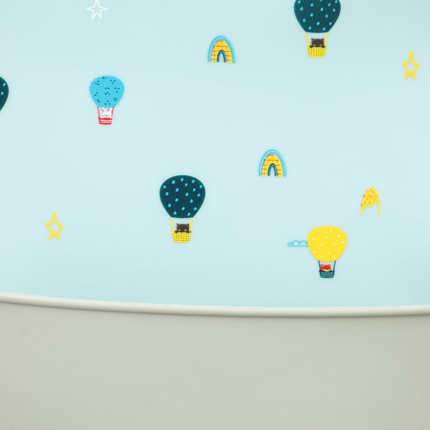 Kids Silicone Feeding Bib with Hot Air Balloon Print – Light Blue & Grey