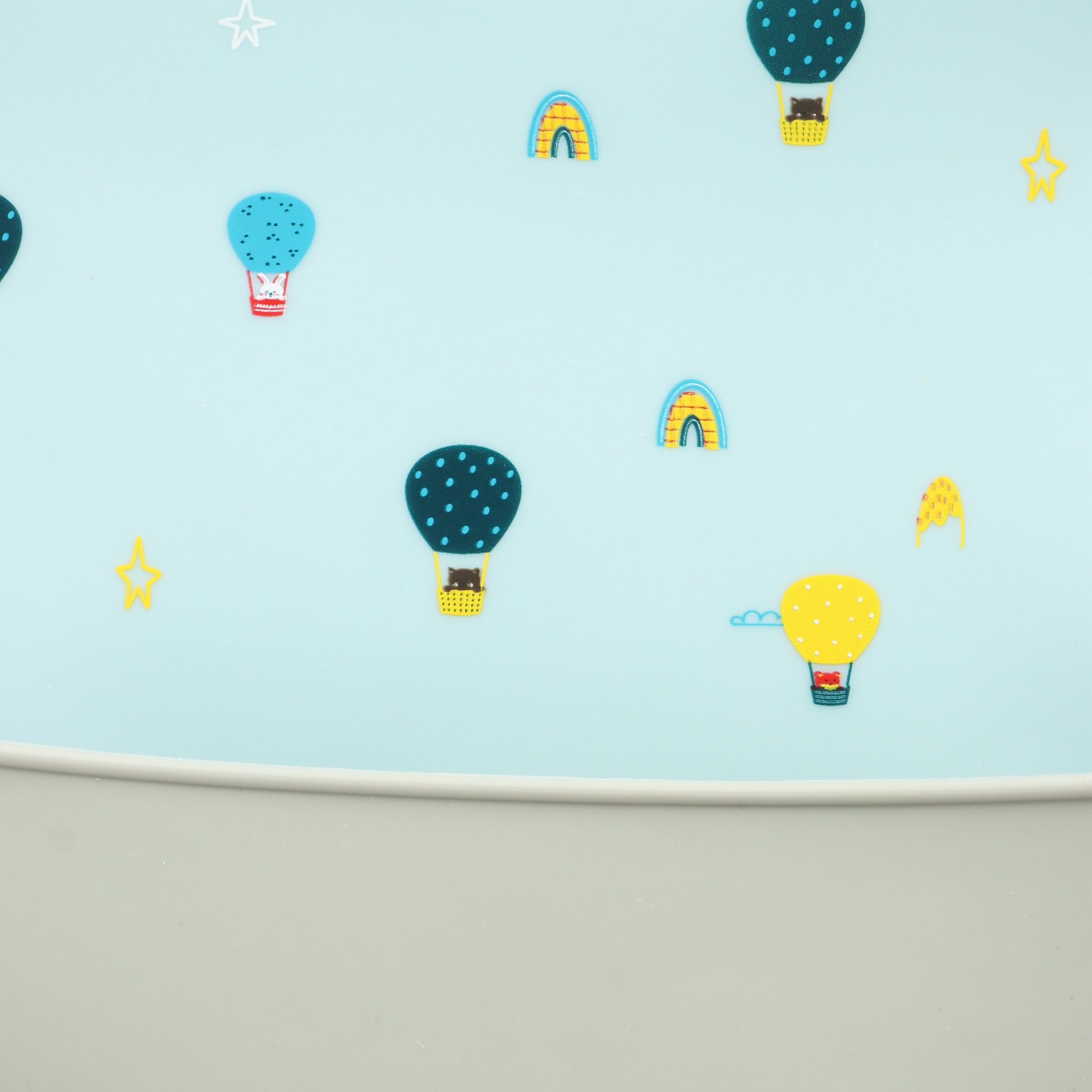 Kids Silicone Feeding Bib with Hot Air Balloon Print – Light Blue & Grey