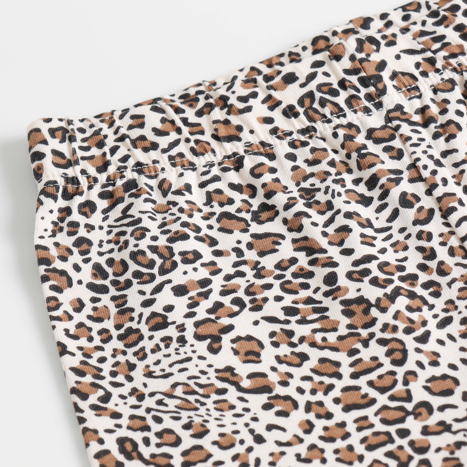 "Girls Comfortable Full-Length Leggings Featuring All-Over Leopard Print Design"