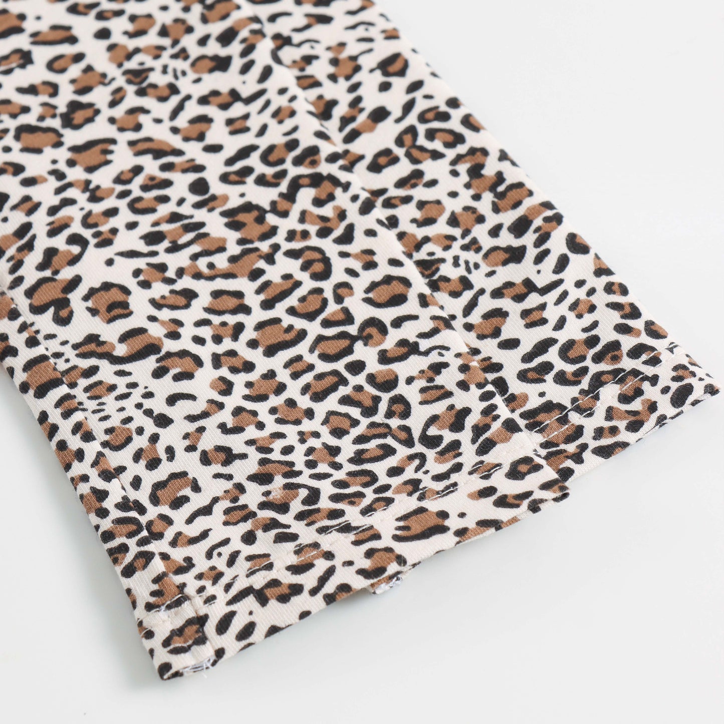 "Girls Comfortable Full-Length Leggings Featuring All-Over Leopard Print Design"