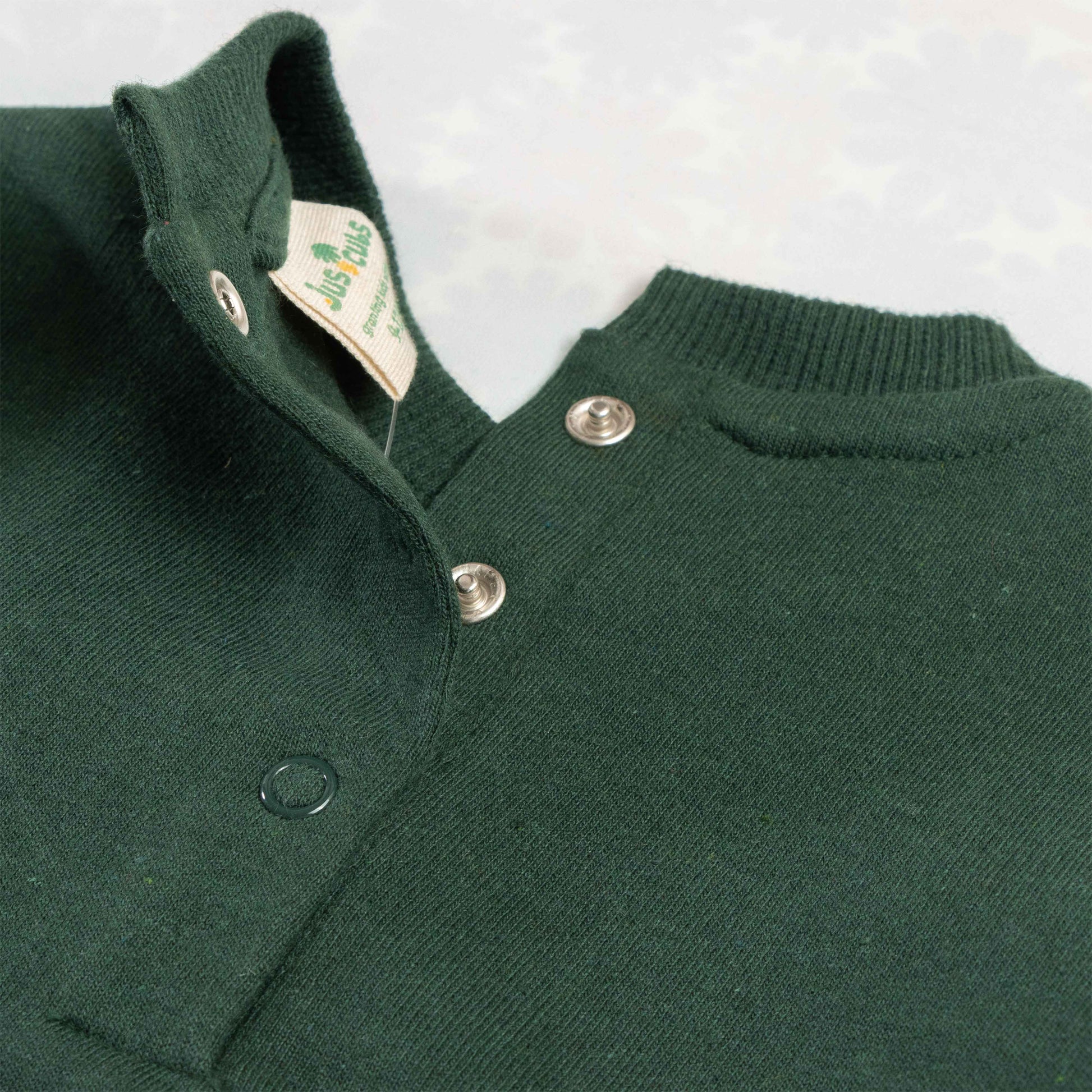 "Girls' Fall-Themed Sweatshirt with Ruffle Sleeves and Embroidered Bird Design"
