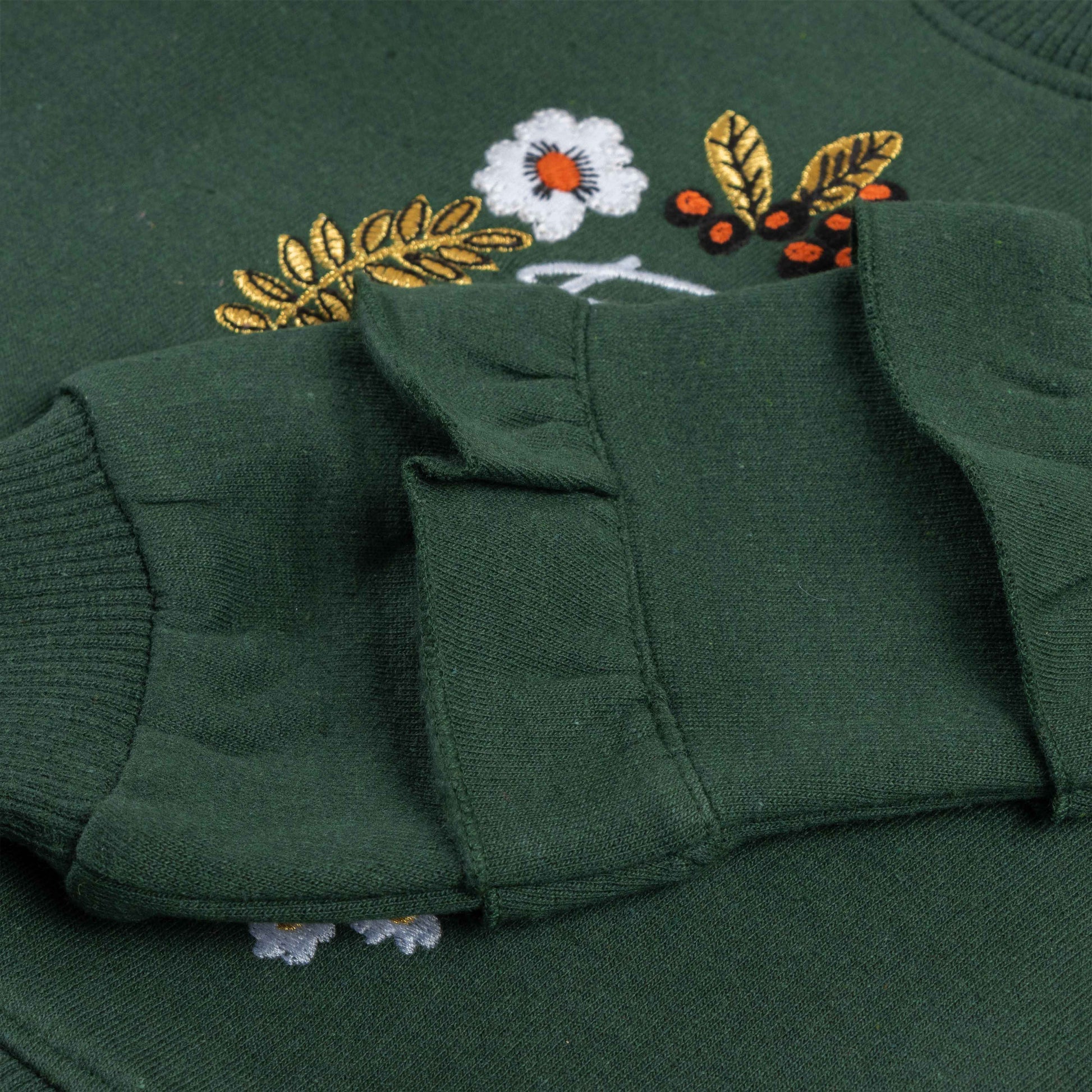 "Girls' Fall-Themed Sweatshirt with Ruffle Sleeves and Embroidered Bird Design"